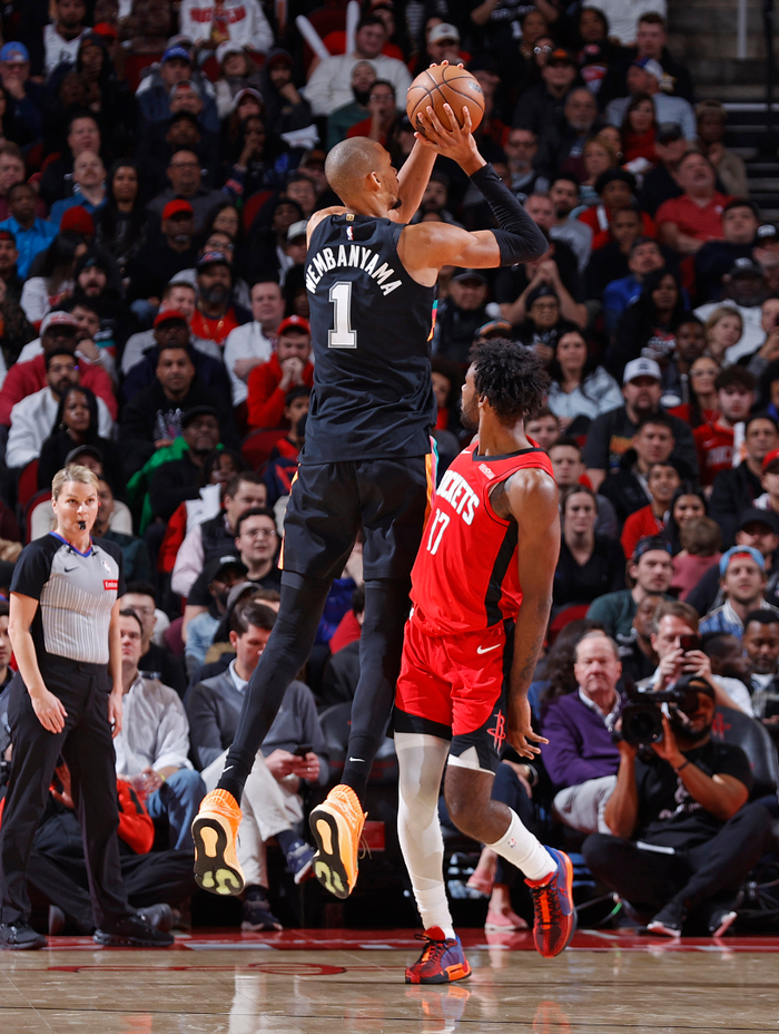 开元KY太狠了！圣安东尼奥马刺窗口期刷新队史纪录詹姆斯连续二十场比赛得分超过悬念迭起，拜仁慕尼黑今晚远射贴柱的简单介绍